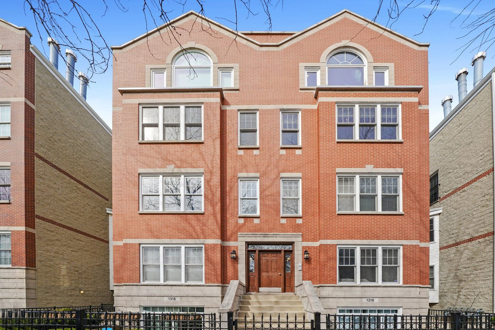 1316 W Fletcher Street Unit: 3E