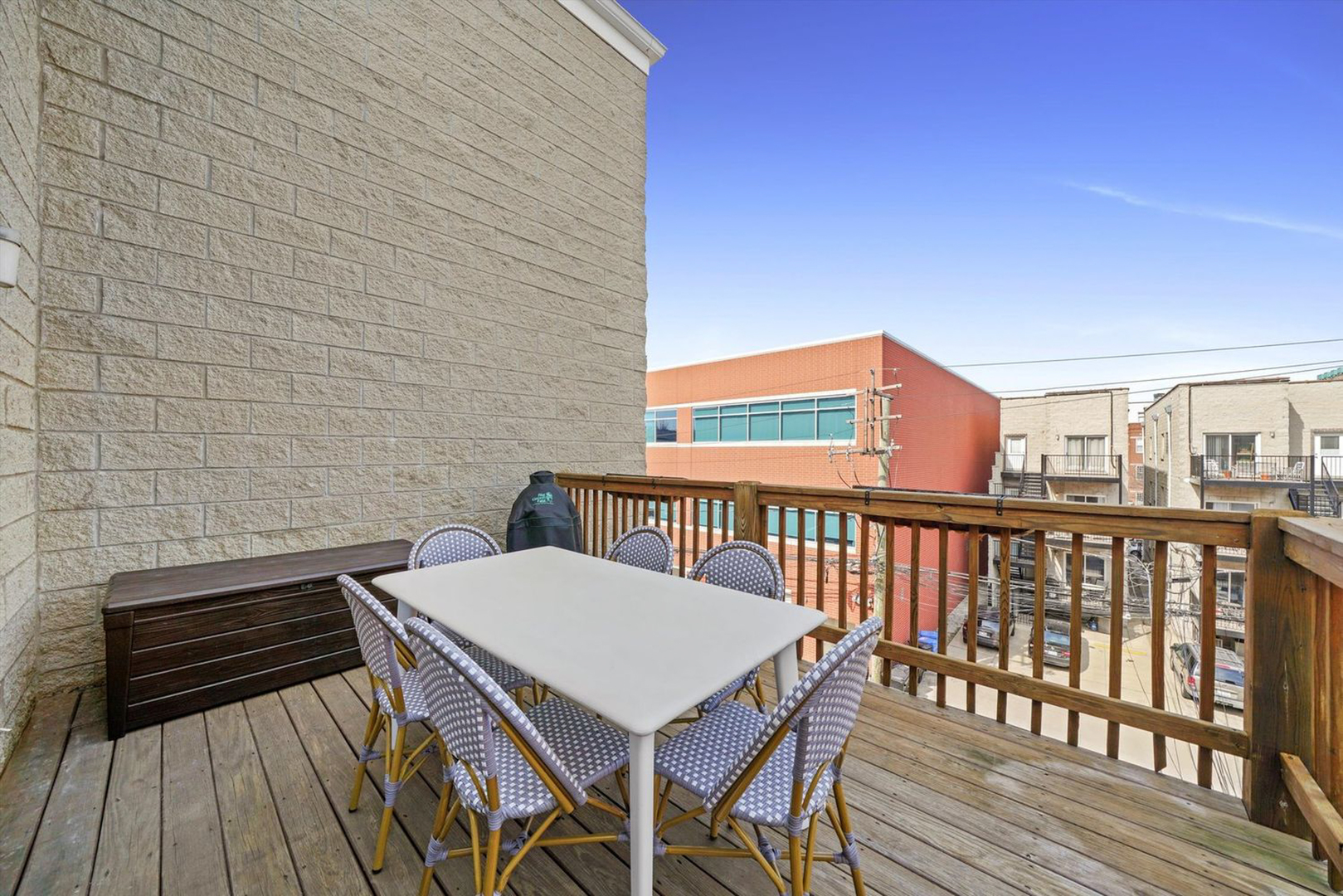 1316 W Fletcher Street Unit: 3E