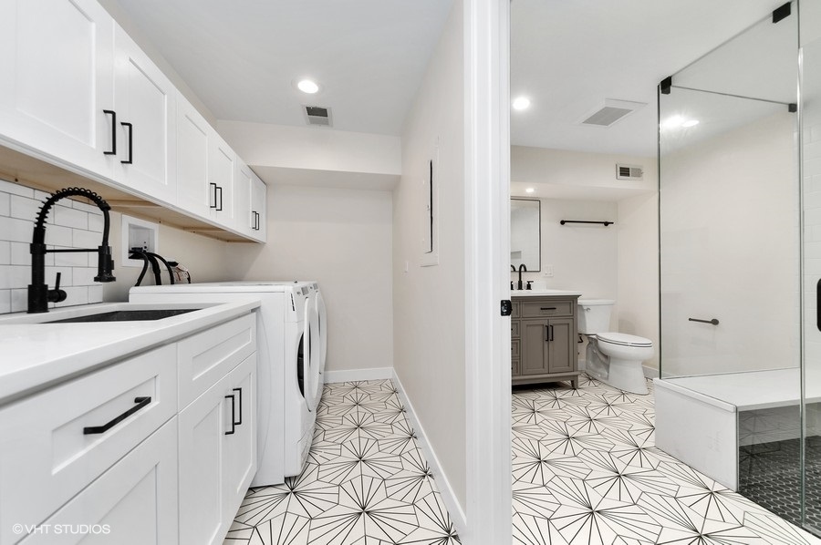 1446 W Diversey Parkway