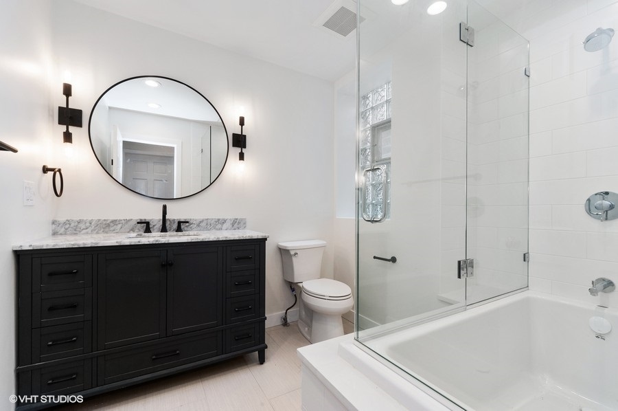 1446 W Diversey Parkway