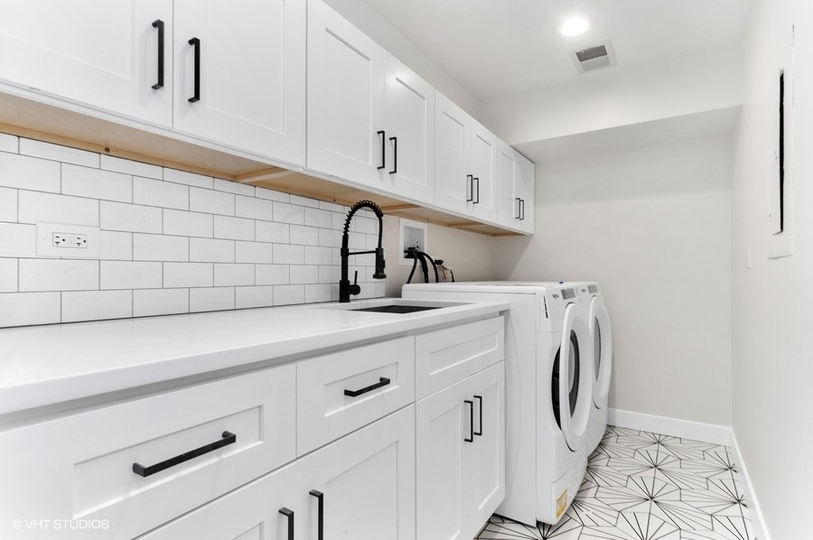 1446 W Diversey Parkway