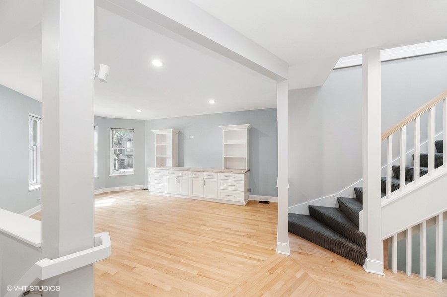 1446 W Diversey Parkway