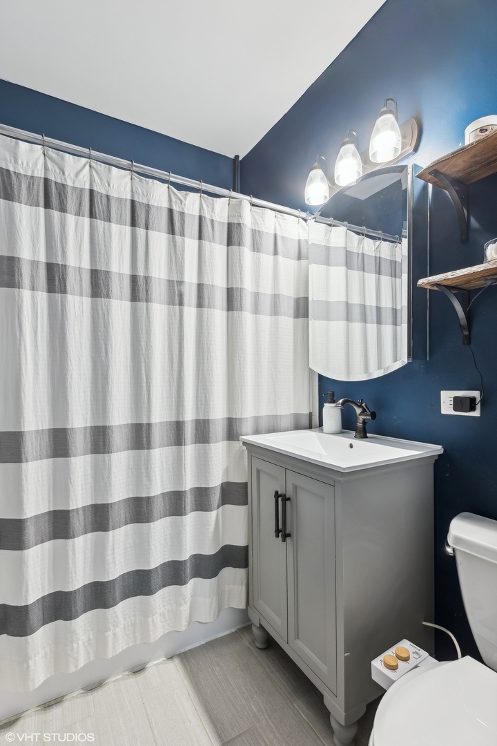 2867 W Leland Avenue Unit: 2