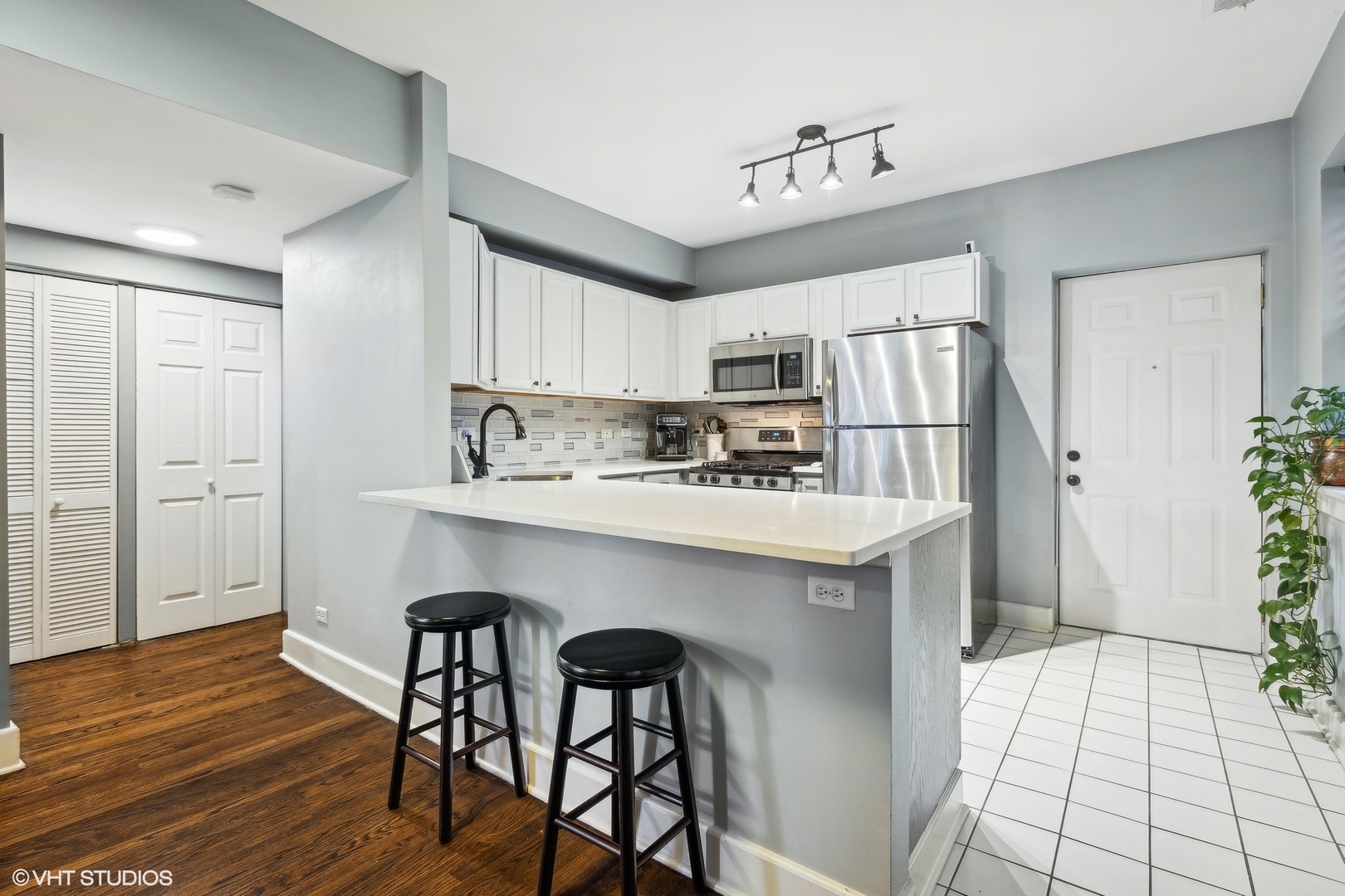 2867 W Leland Avenue Unit: 2