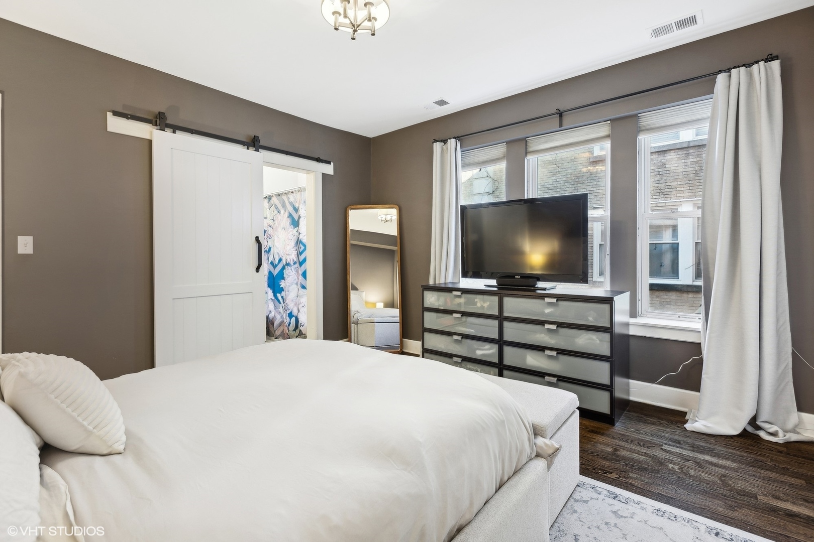 2867 W Leland Avenue Unit: 2