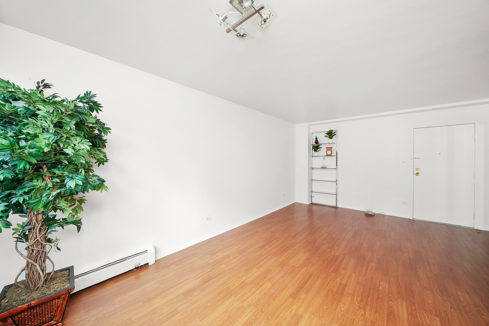 6300 N Sheridan Road Unit: 203