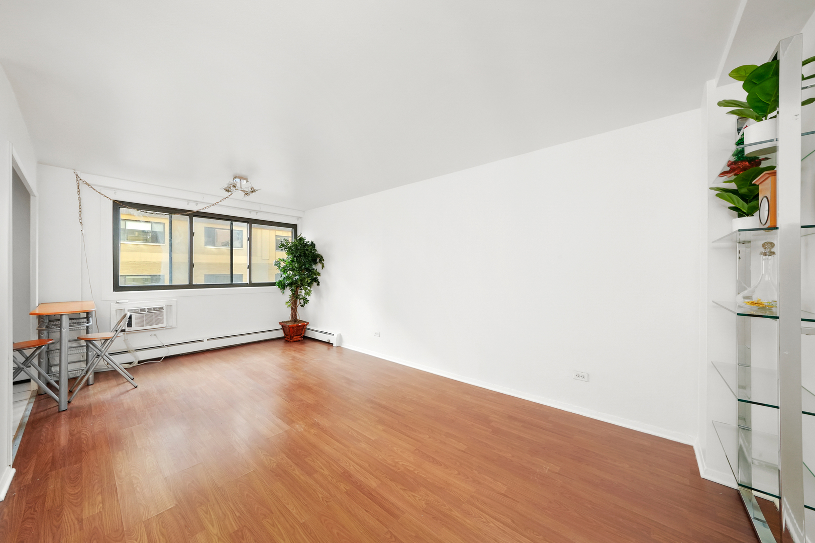 6300 N Sheridan Road Unit: 203