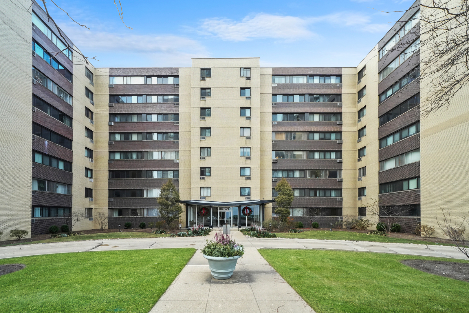 6300 N Sheridan Road Unit: 203
