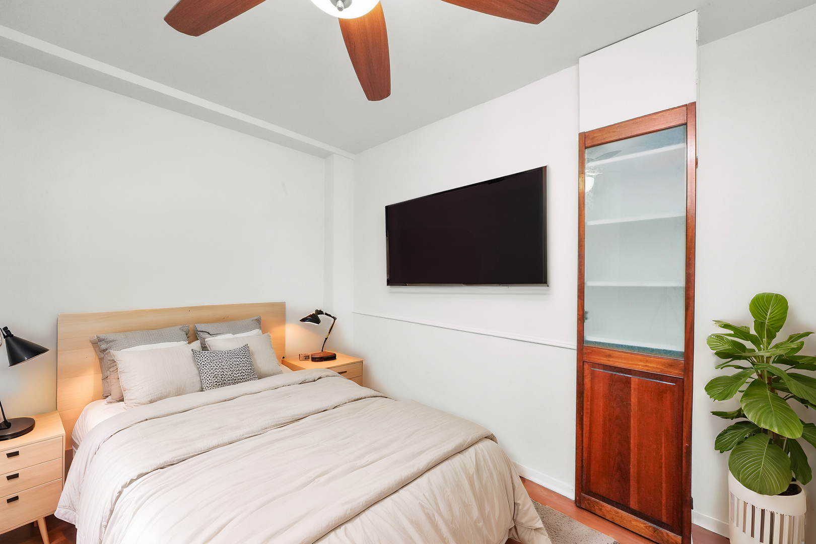 6300 N Sheridan Road Unit: 203