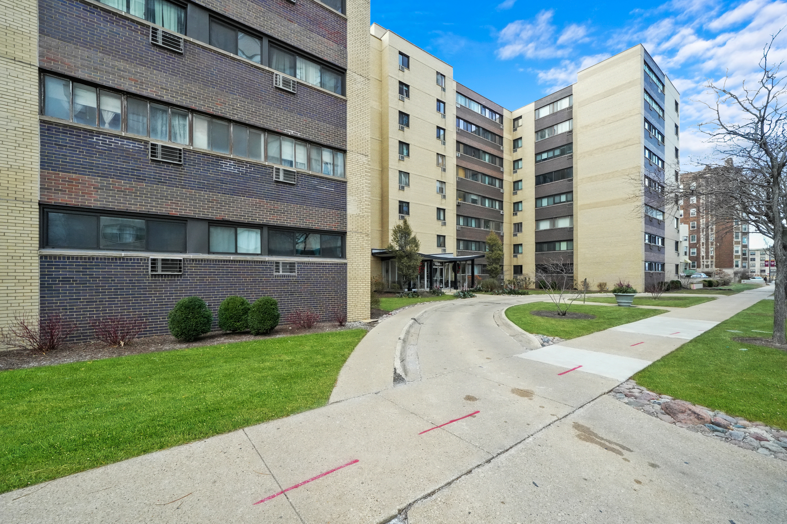 6300 N Sheridan Road Unit: 203