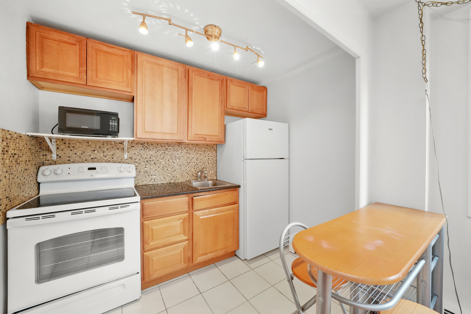 6300 N Sheridan Road Unit: 203