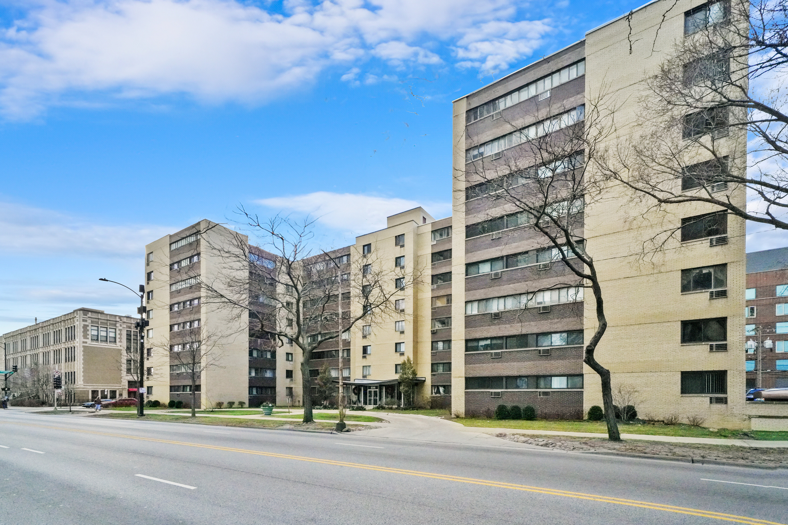 6300 N Sheridan Road Unit: 203