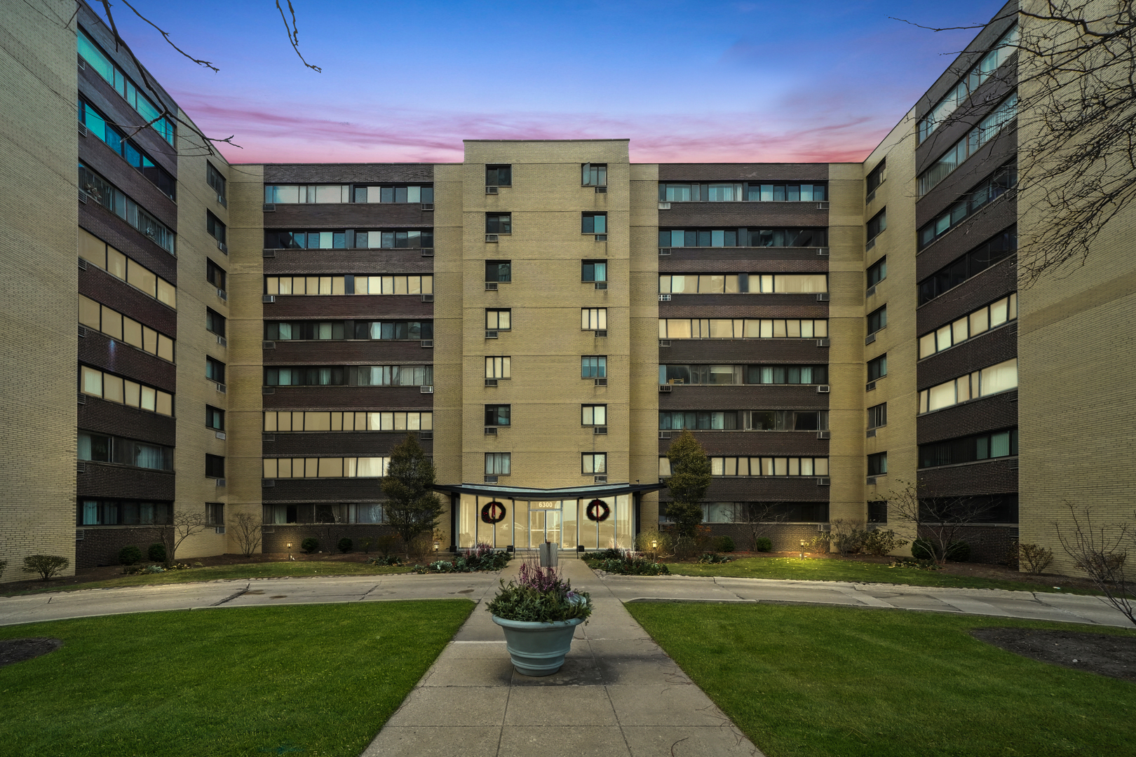 6300 N Sheridan Road Unit: 203