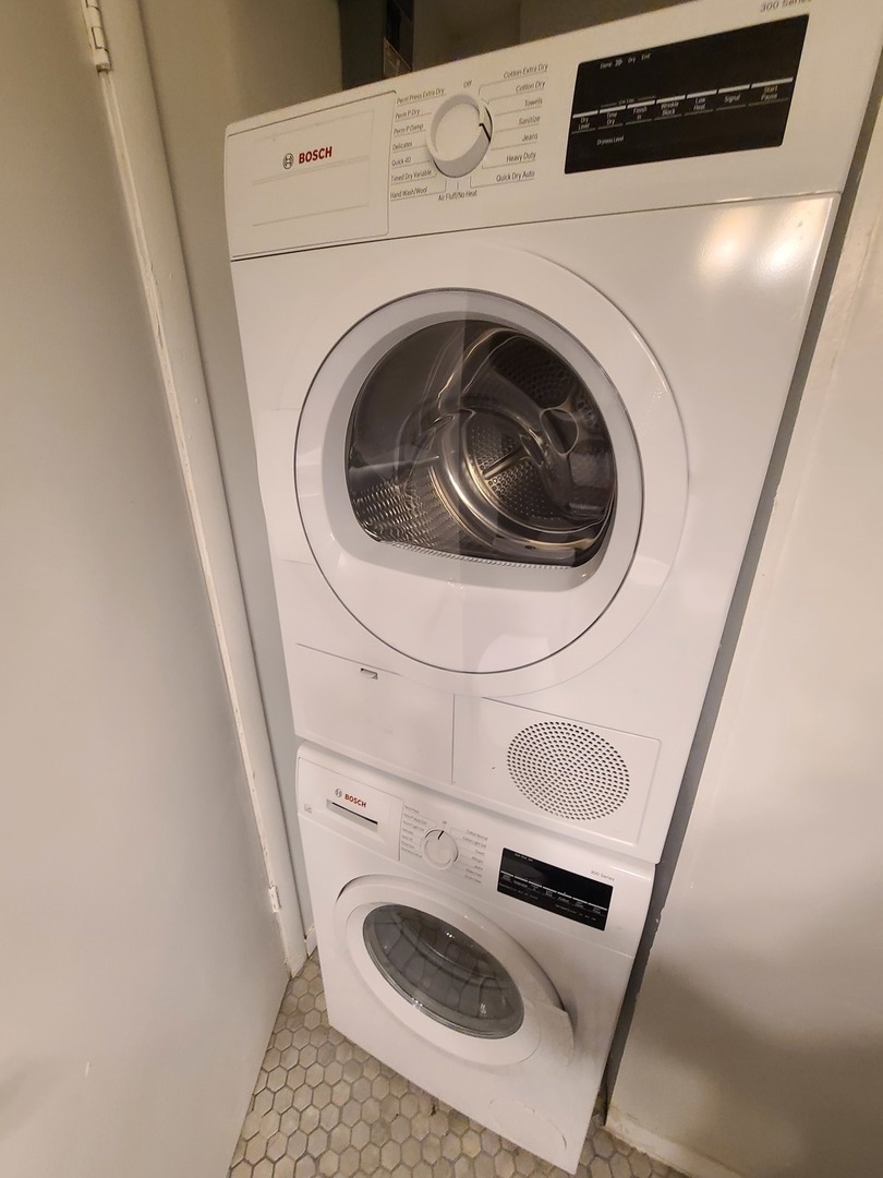 7204 N Ashland Boulevard Unit: B