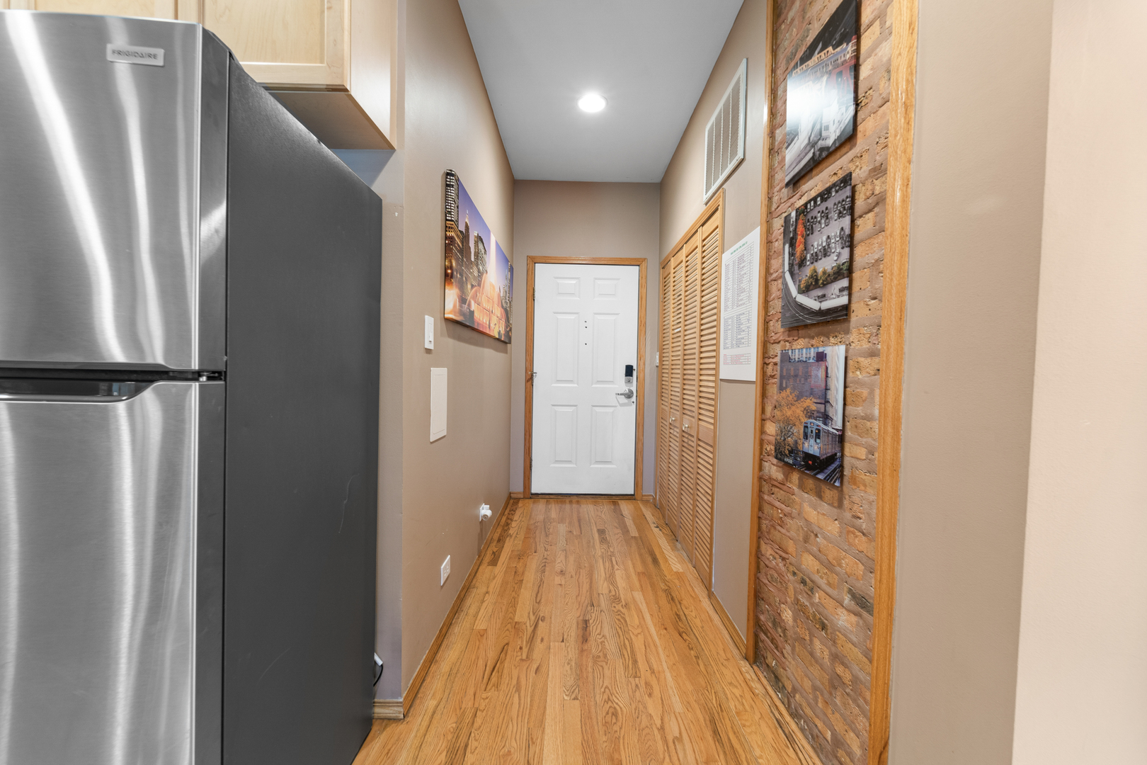 3914 N Broadway Street Unit: 3B