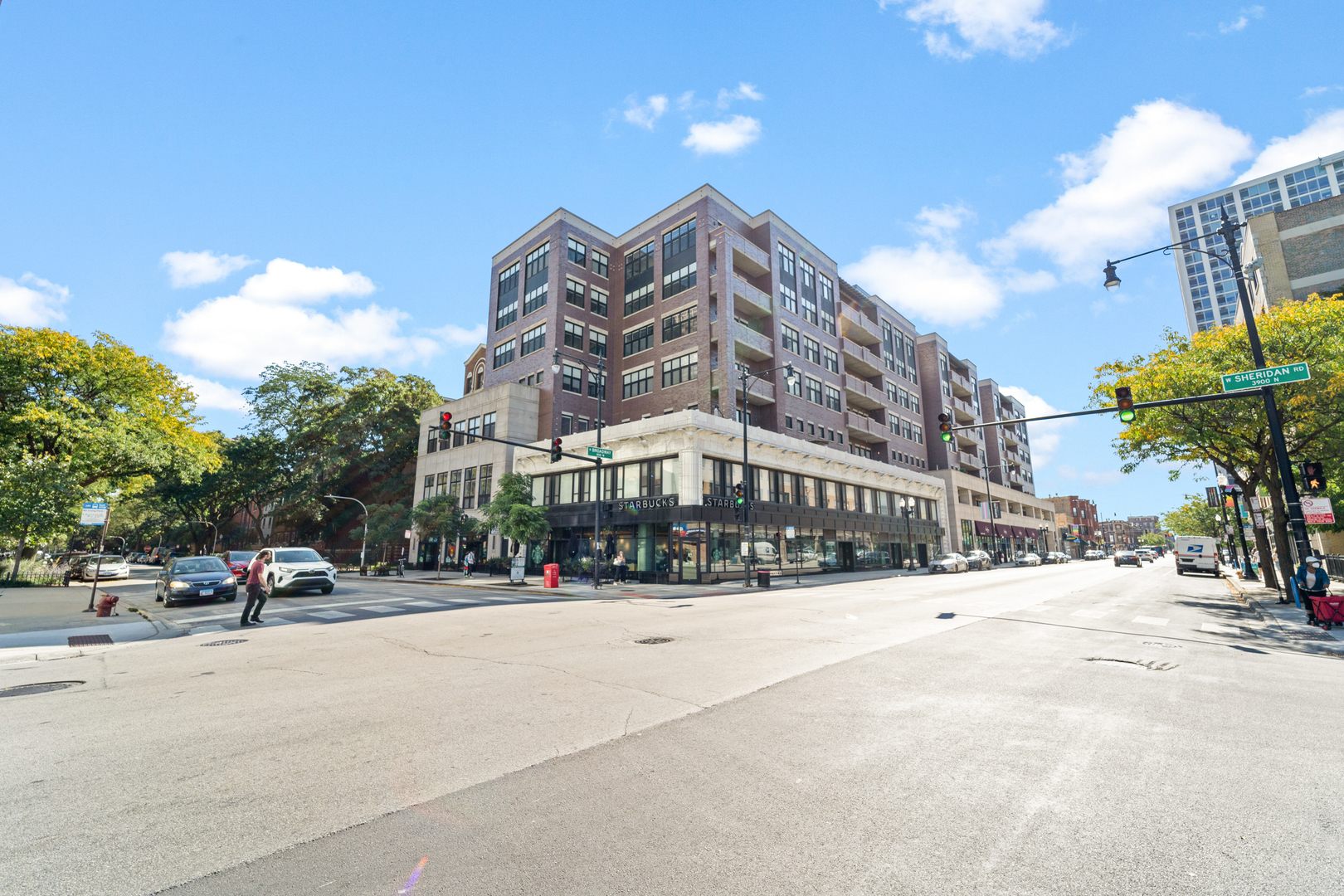 3914 N Broadway Street Unit: 3B