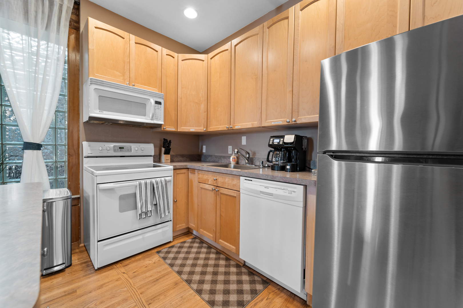 3914 N Broadway Street Unit: 3B