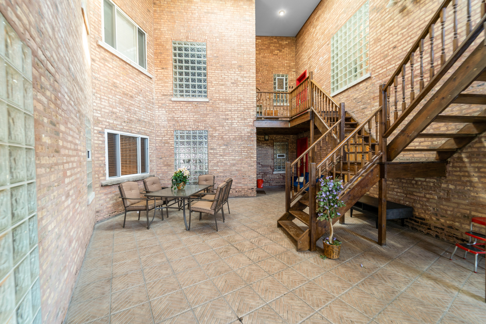 3914 N Broadway Street Unit: 3B