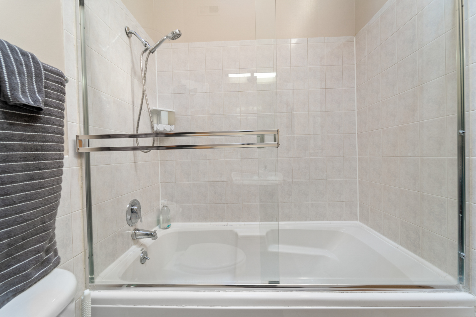 3914 N Broadway Street Unit: 3B