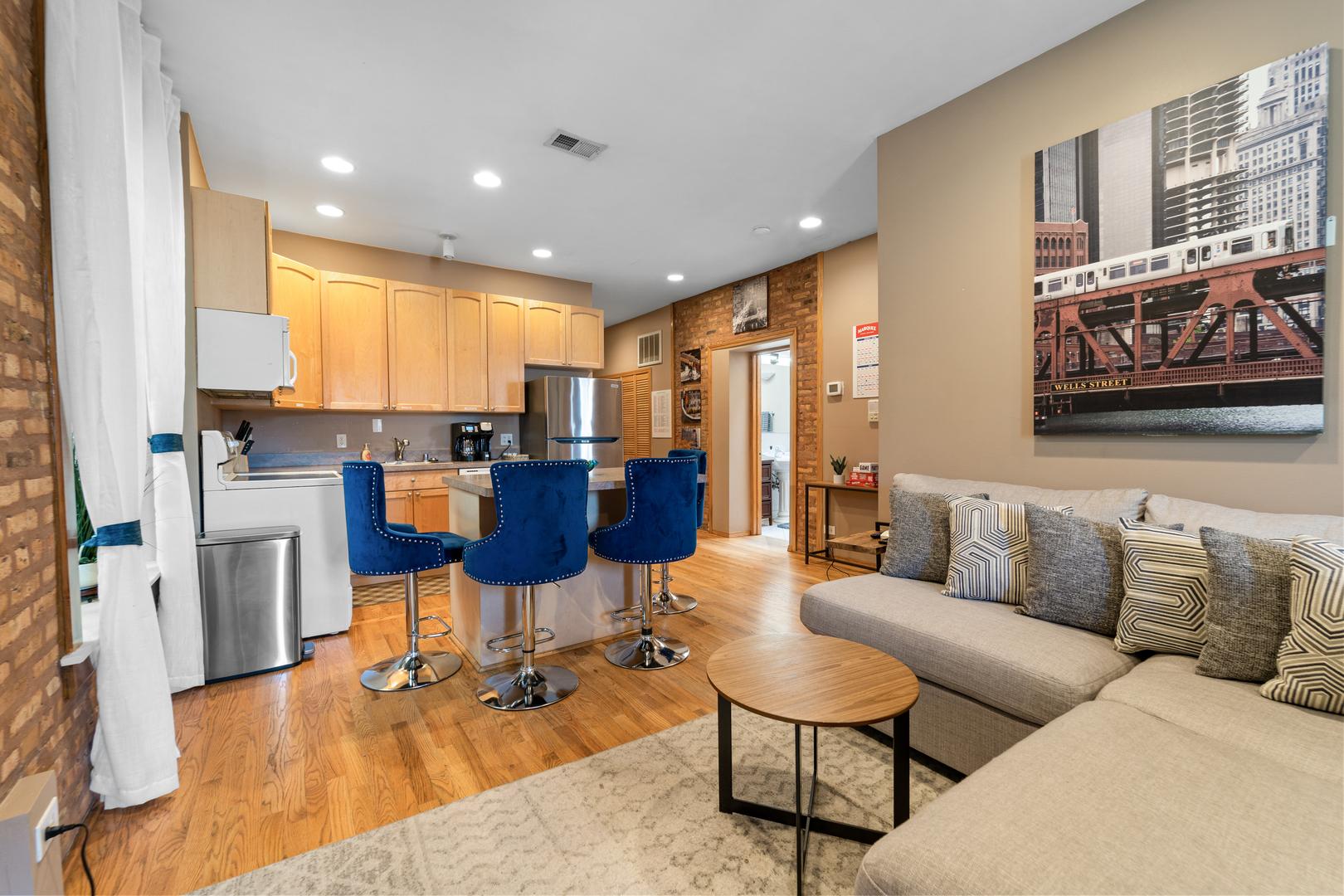 3914 N Broadway Street Unit: 3B