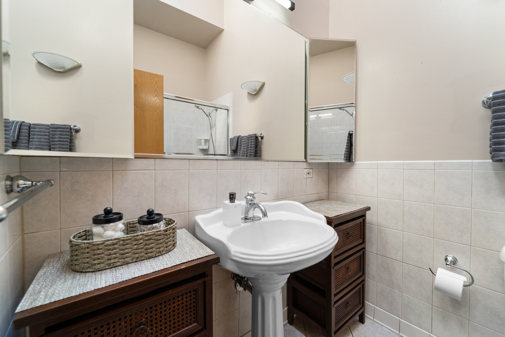 3914 N Broadway Street Unit: 3B