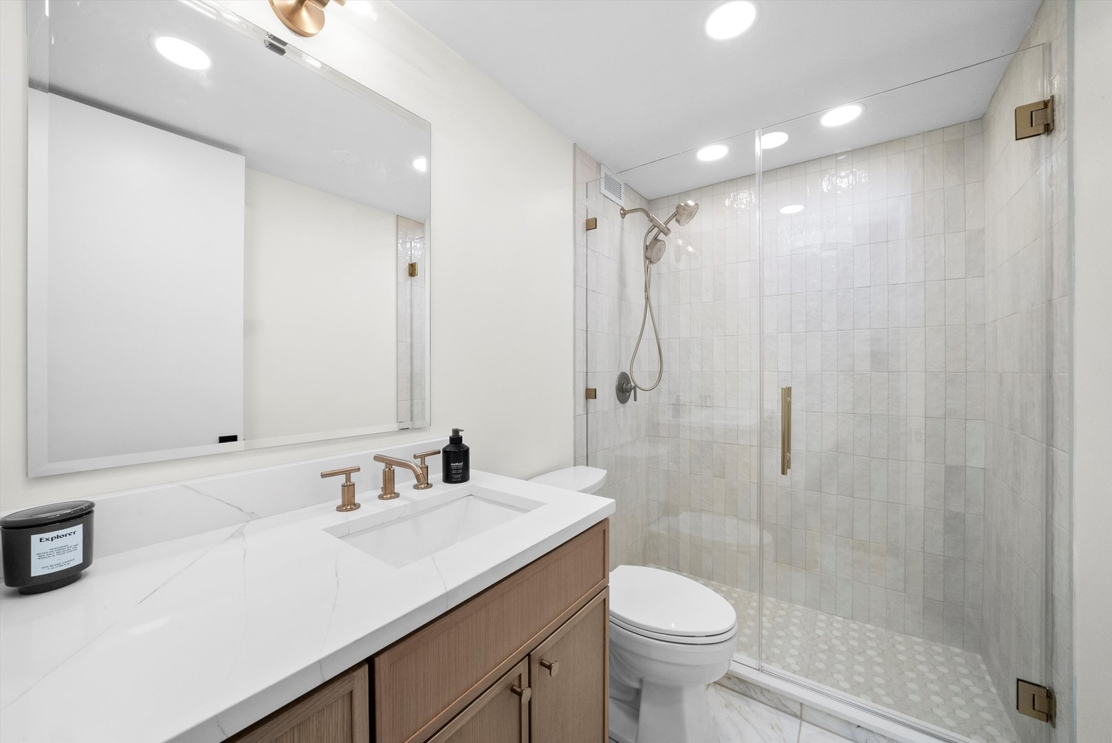 88 W Schiller Street Unit: 1801