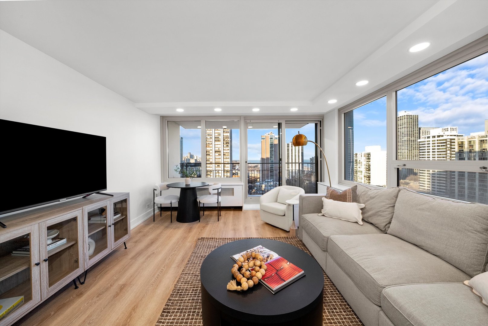 88 W Schiller Street Unit: 1801