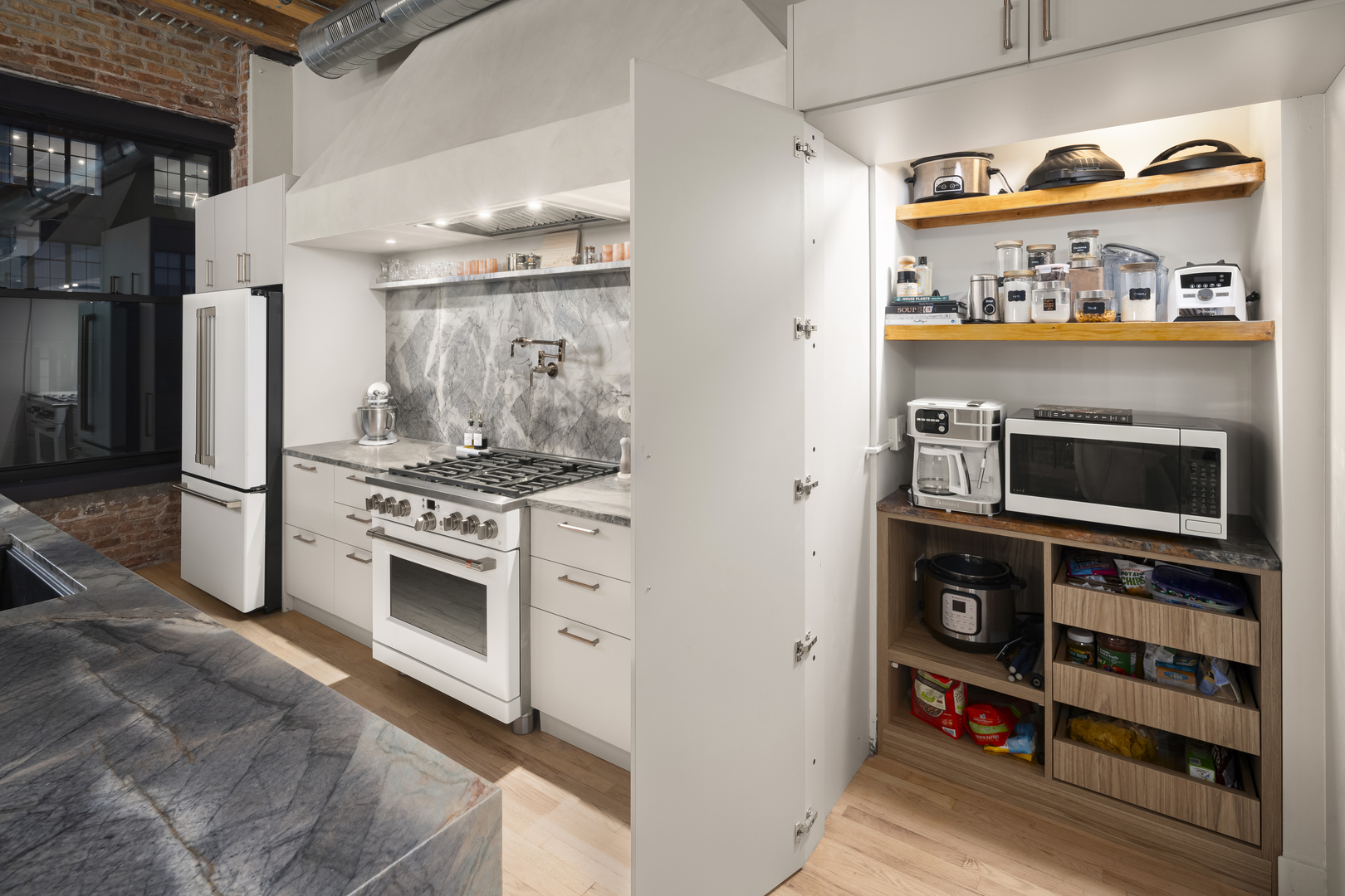 106 N Aberdeen Street Unit: PH2