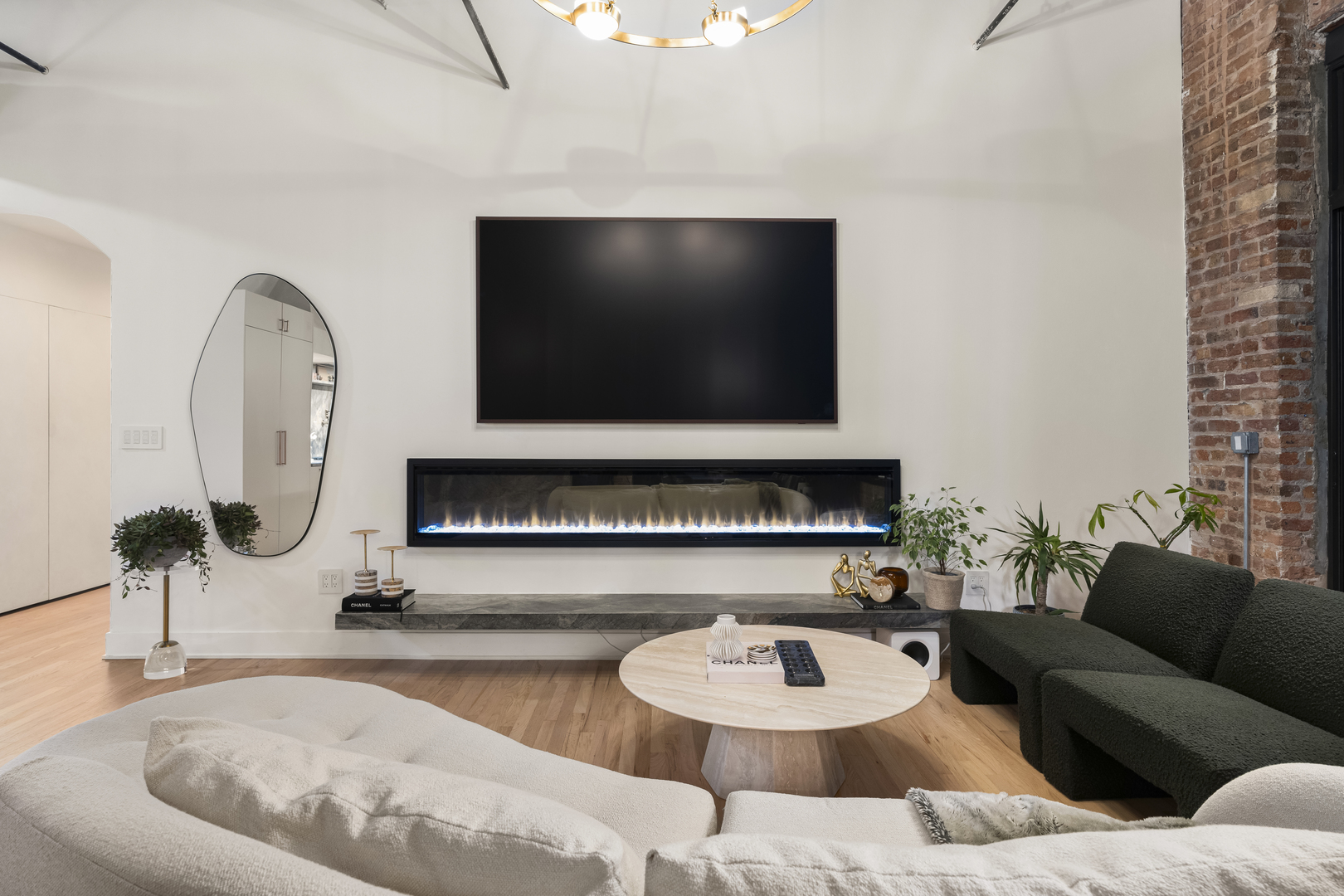 106 N Aberdeen Street Unit: PH2