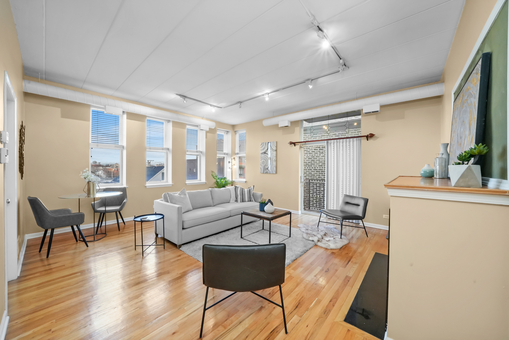 2356 N Elston Avenue Unit: 306