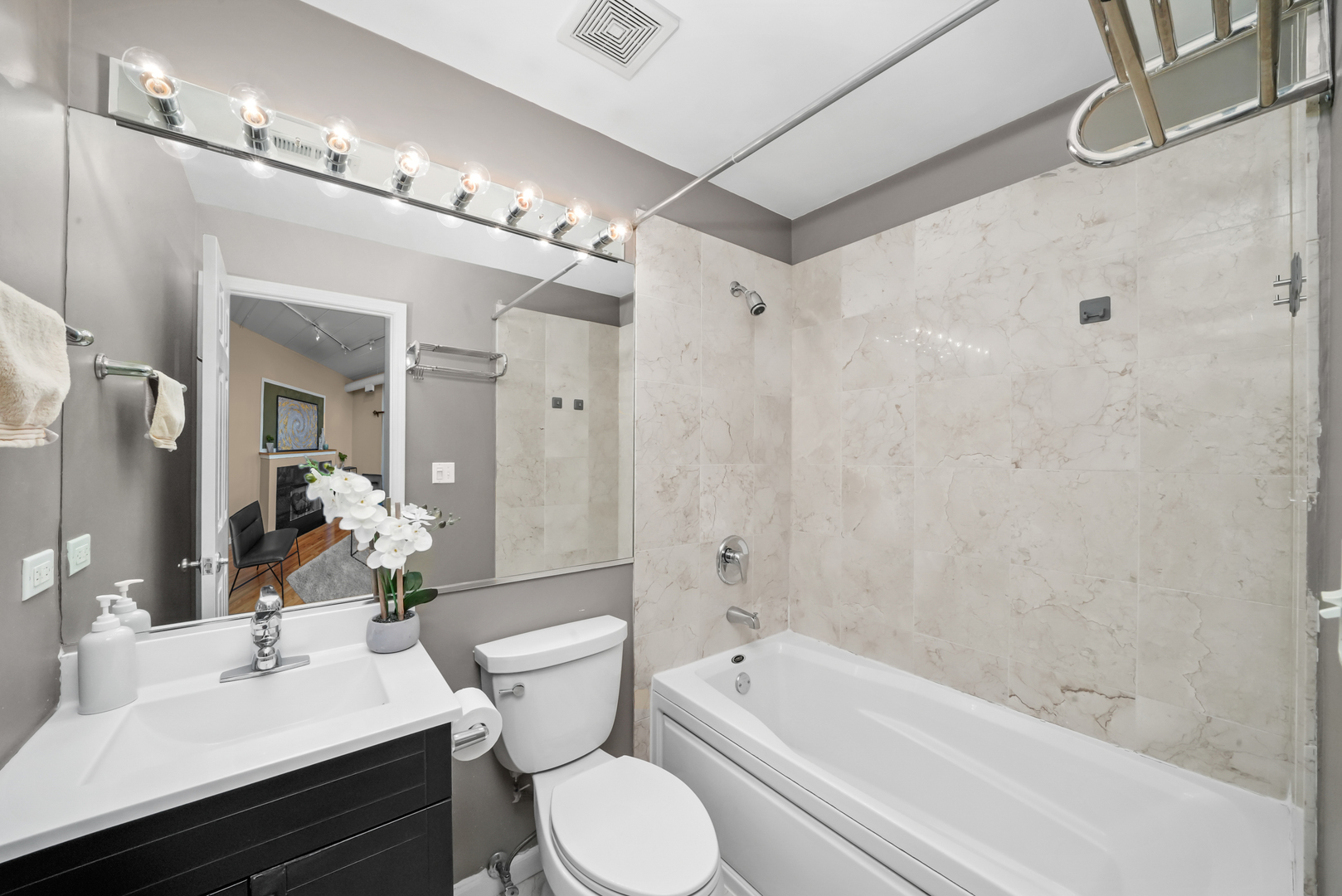2356 N Elston Avenue Unit: 306