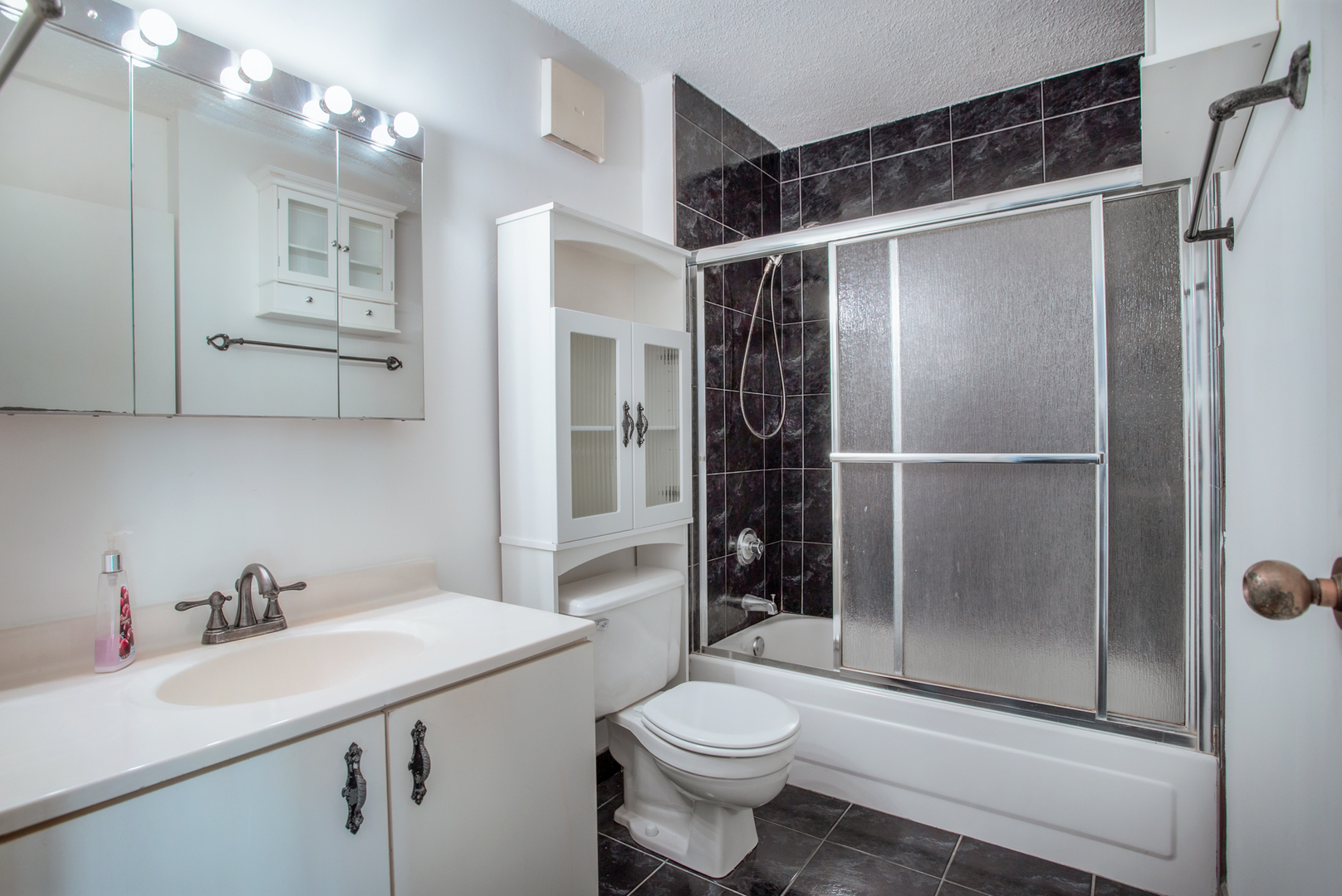 111 W Maple Street Unit: 1911