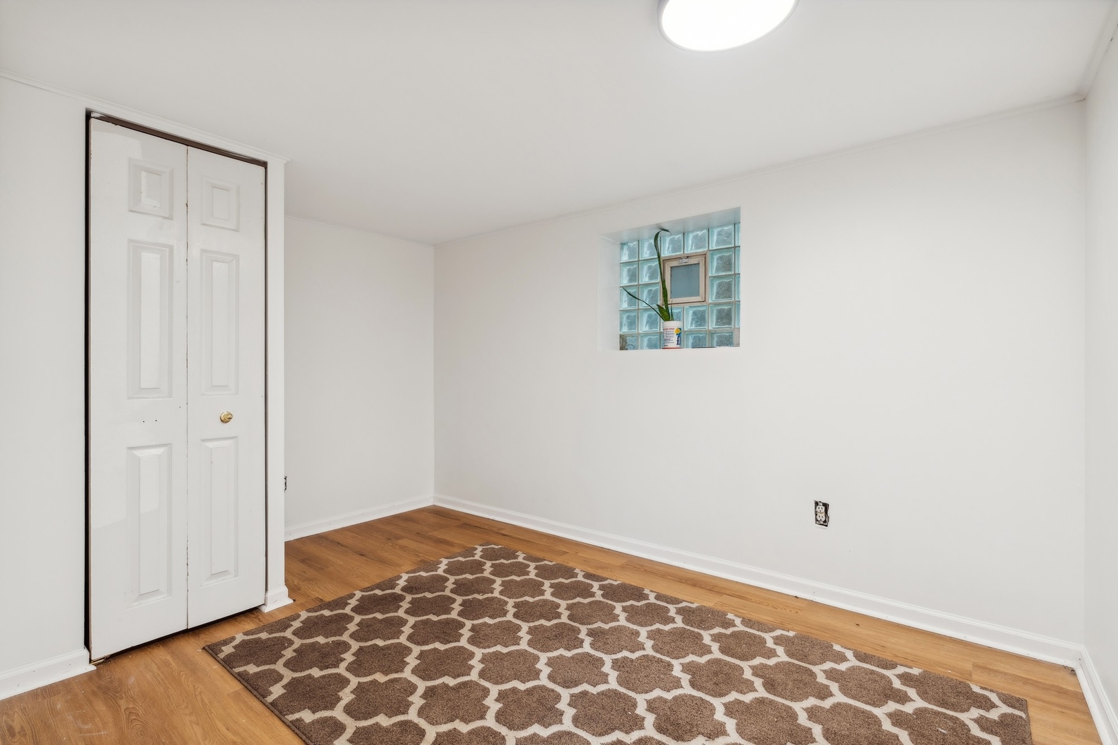 5514 W Newport Avenue