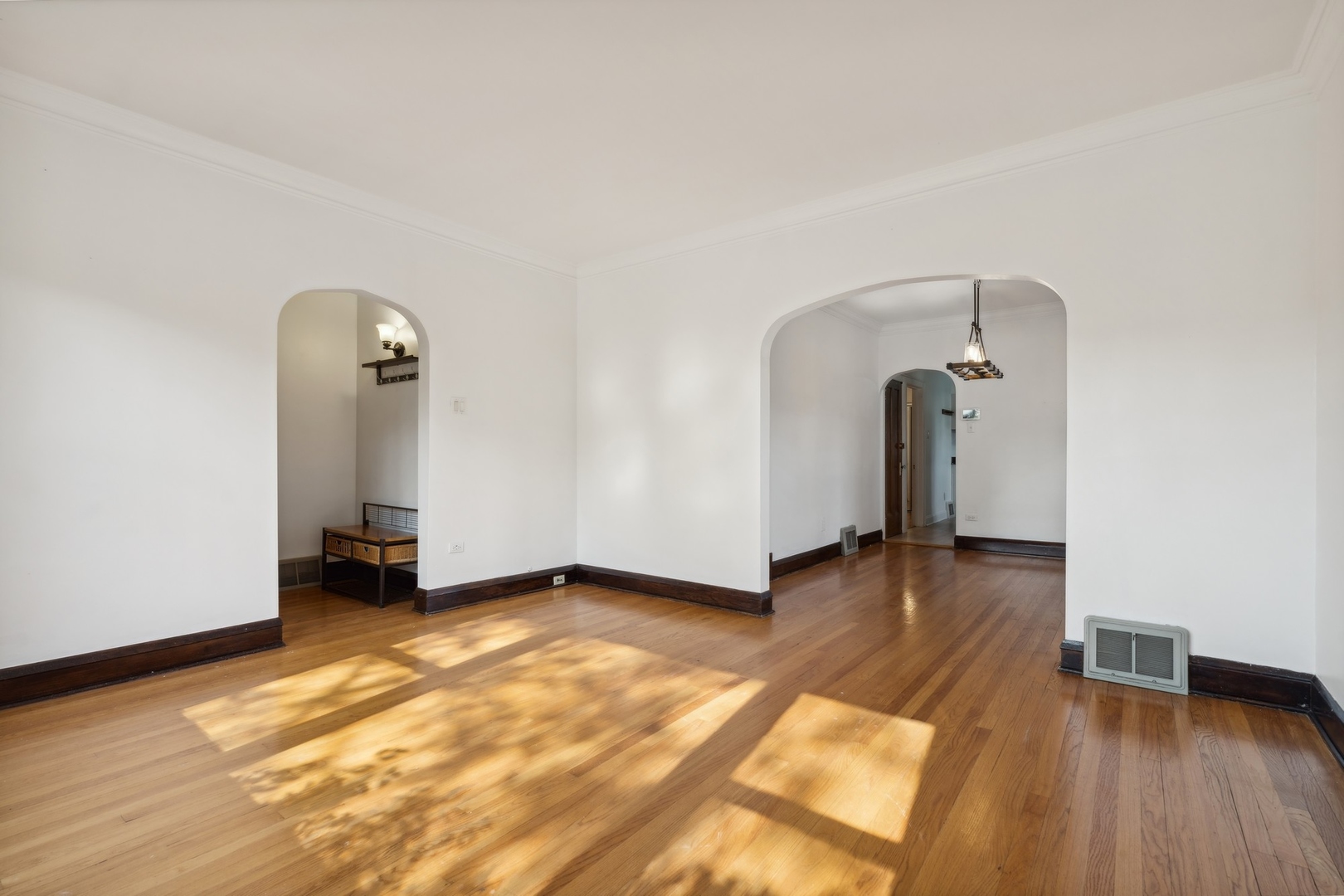 5514 W Newport Avenue