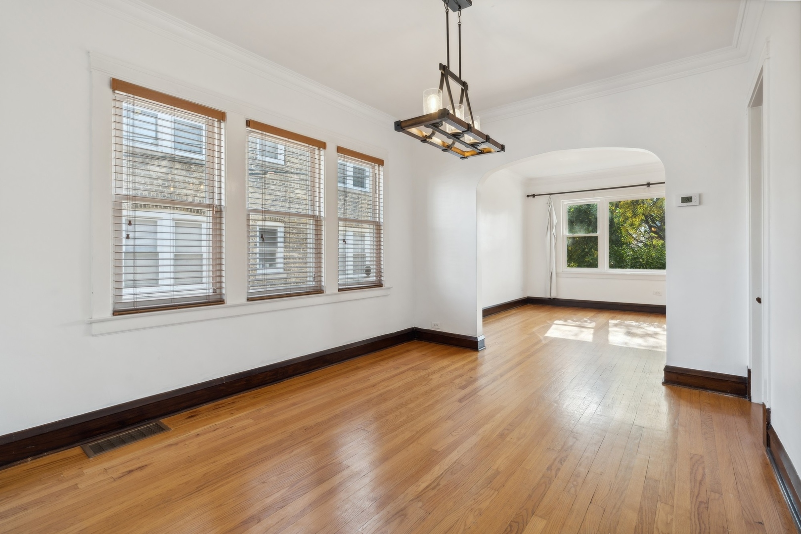 5514 W Newport Avenue