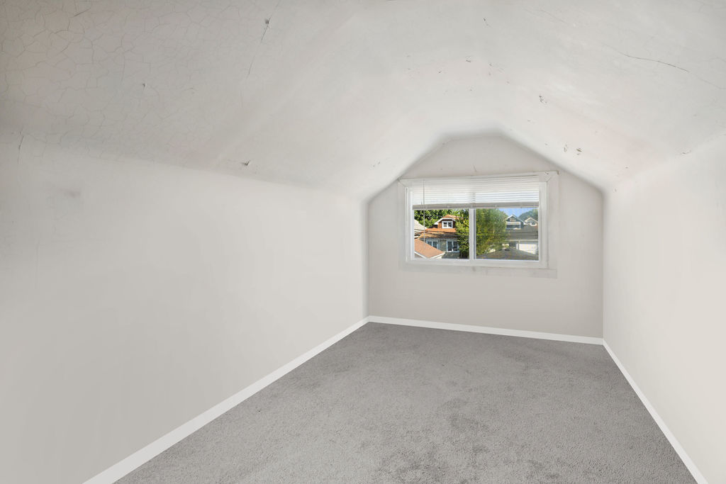 5514 W Newport Avenue