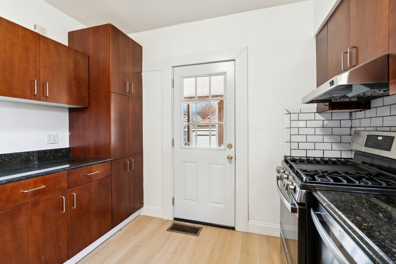 5514 W Newport Avenue