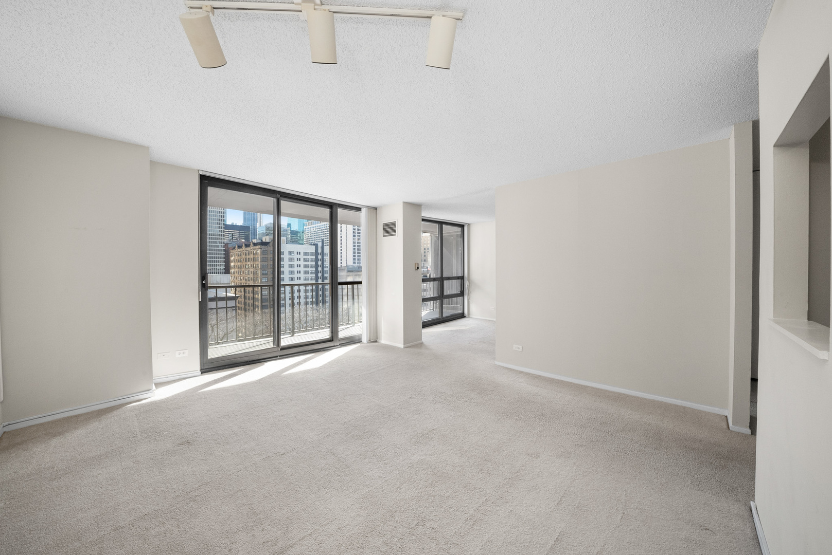 10 E Ontario Street Unit: 1201