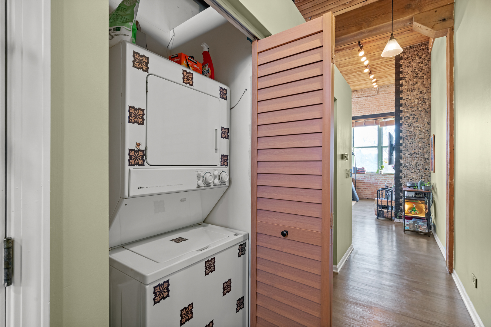 1701 N DAMEN Avenue Unit: 305