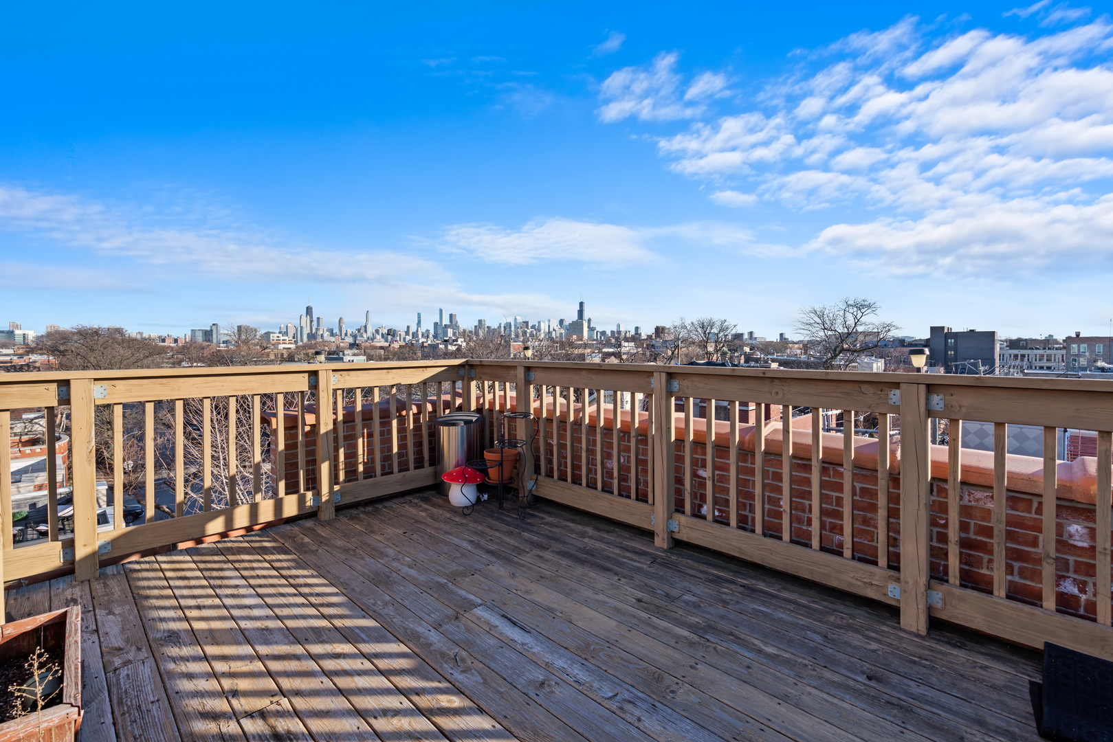 1701 N DAMEN Avenue Unit: 305