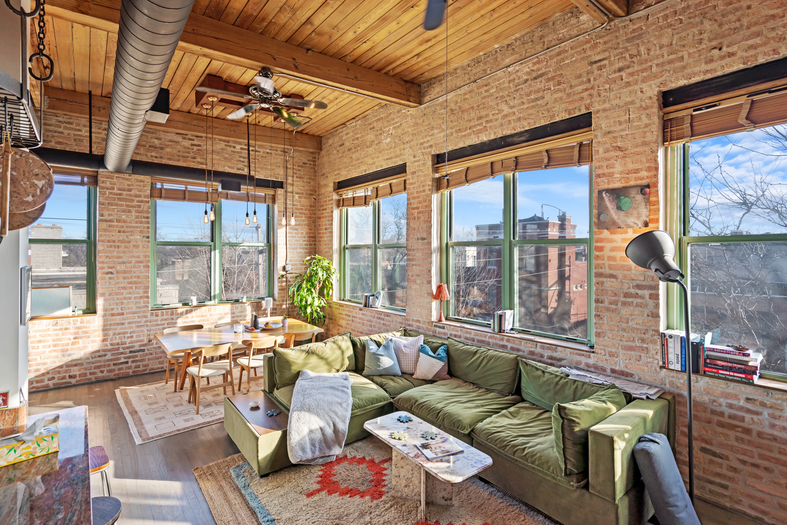 1701 N DAMEN Avenue Unit: 305