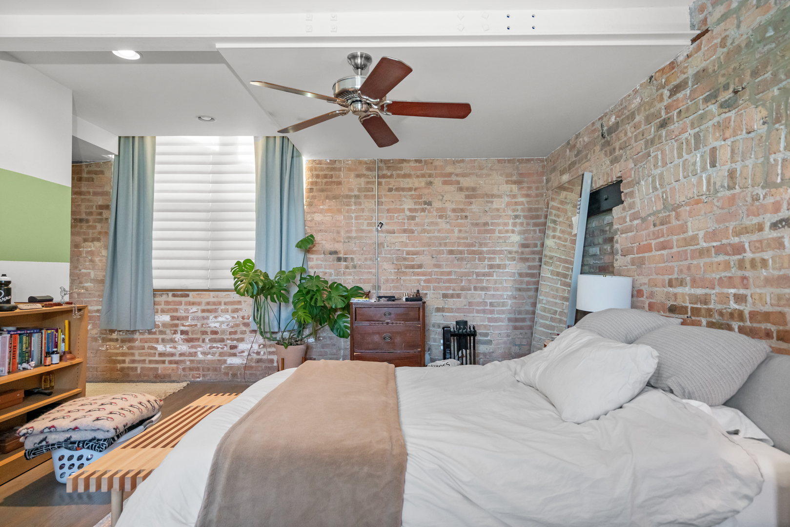 1701 N DAMEN Avenue Unit: 305