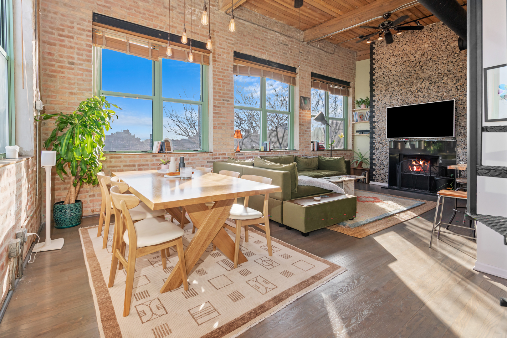 1701 N DAMEN Avenue Unit: 305