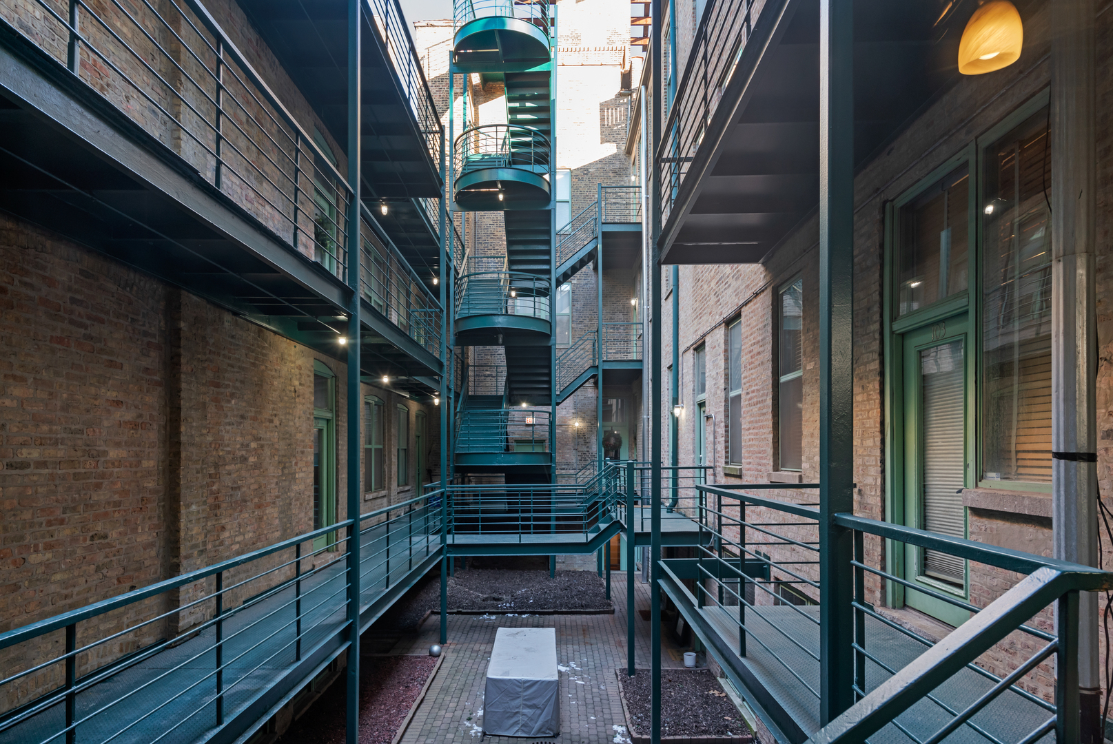 1701 N DAMEN Avenue Unit: 305