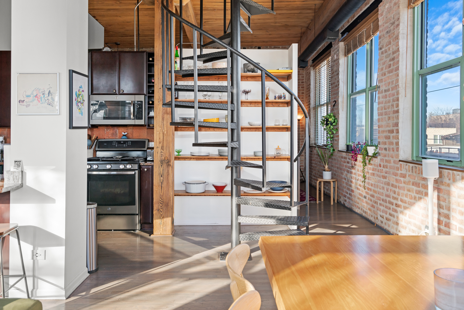 1701 N DAMEN Avenue Unit: 305