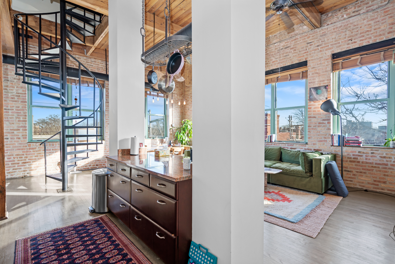 1701 N DAMEN Avenue Unit: 305