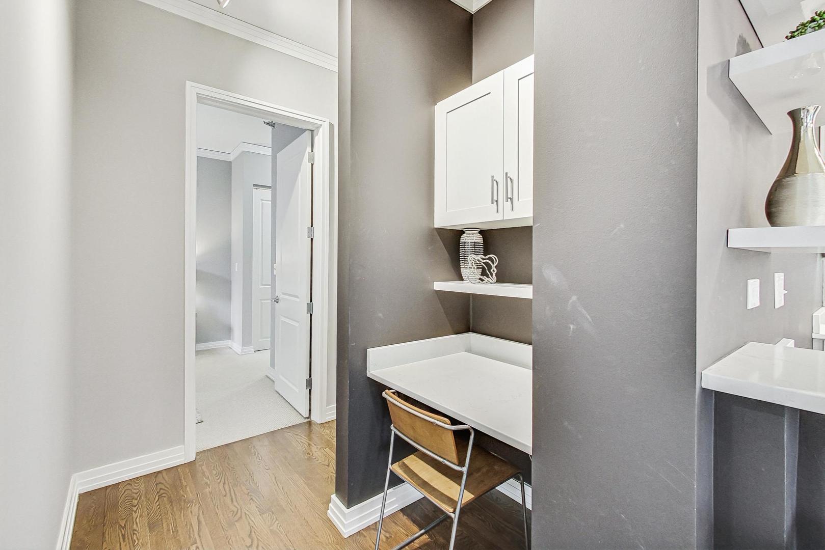 170 W Polk Street Unit: 1101