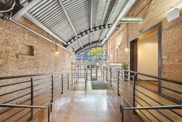 500 S Clinton Street Unit: 840