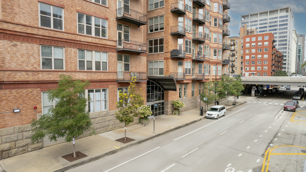 500 S Clinton Street Unit: 840