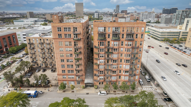 500 S Clinton Street Unit: 840